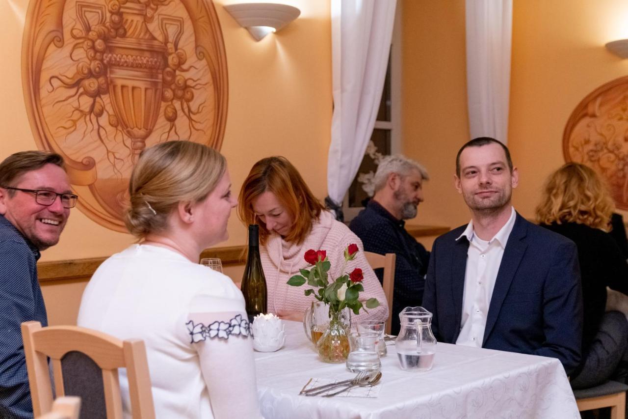 Hotel Zamecek Raspenava מראה חיצוני תמונה