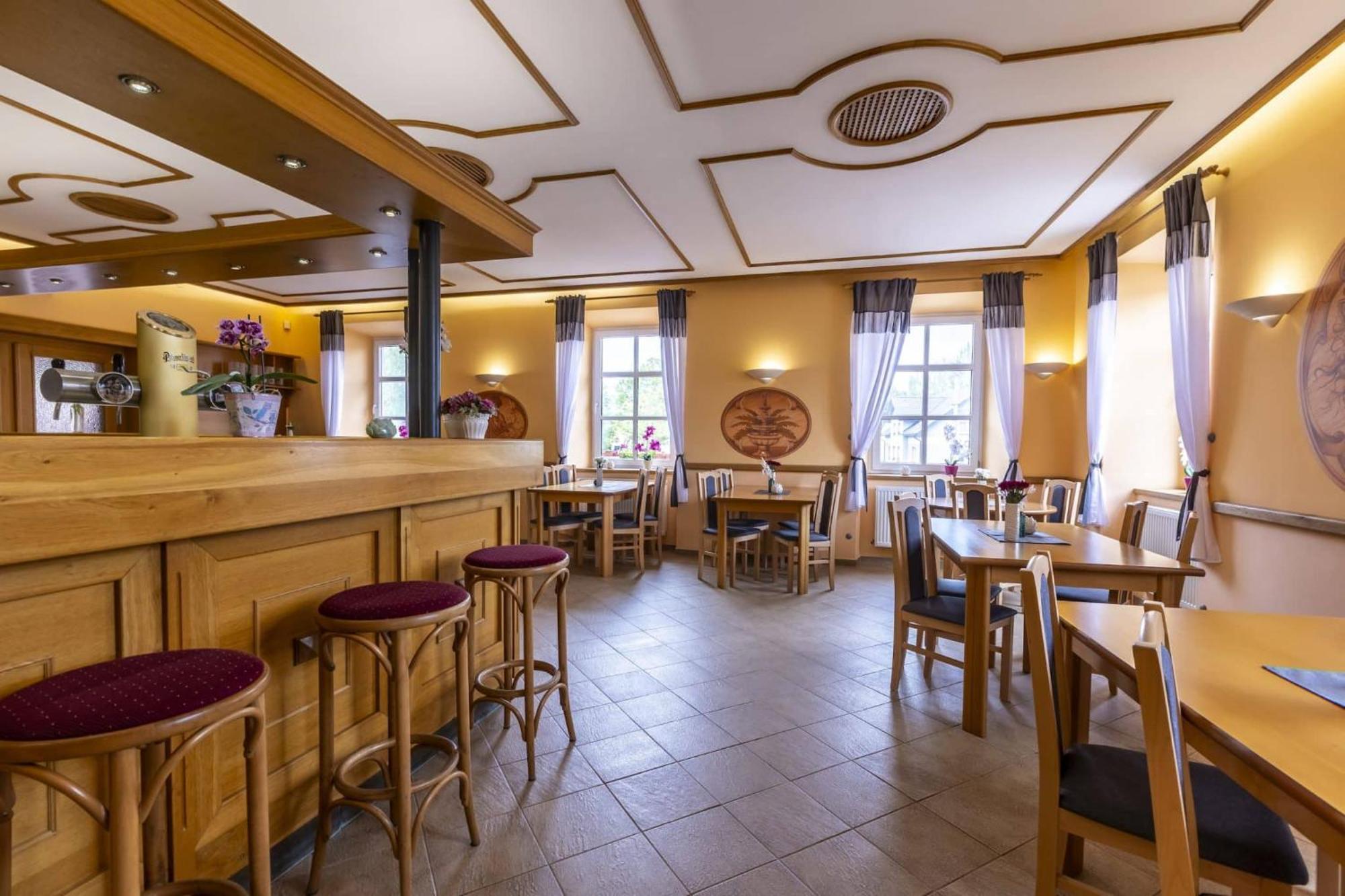 Hotel Zamecek Raspenava מראה חיצוני תמונה